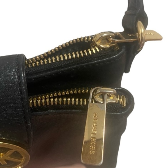 Michael Kors, MK Fulton, Black Pebbled Leather Crossbody Bag - Picture 6 of 16